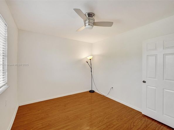 9950 SW 12th St, Pembroke Pines FL 33025
