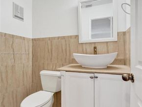 9950 SW 12th St, Pembroke Pines FL 33025