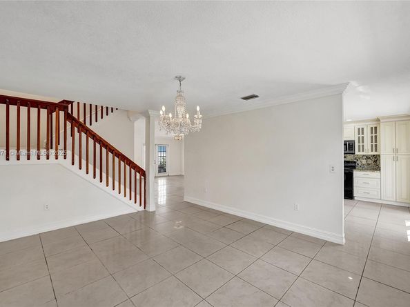 9950 SW 12th St, Pembroke Pines FL 33025