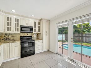 9950 SW 12th St, Pembroke Pines FL 33025