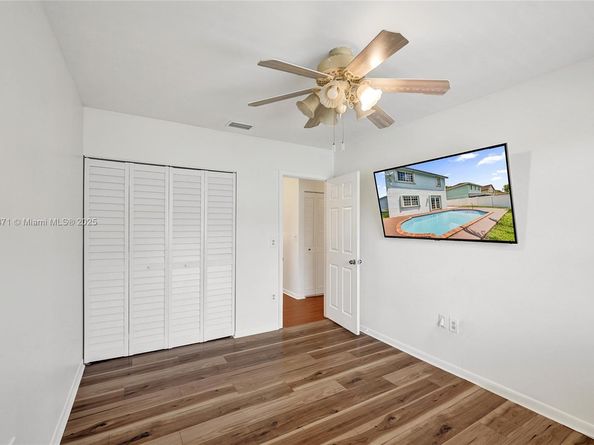 9950 SW 12th St, Pembroke Pines FL 33025