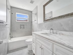9950 SW 12th St, Pembroke Pines FL 33025