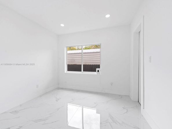 6820 SW 28th Ter, Miami FL 33155