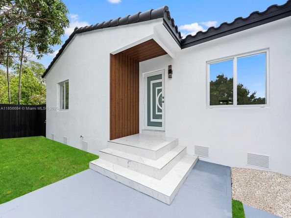 6820 SW 28th Ter, Miami FL 33155