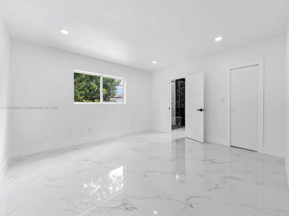6820 SW 28th Ter, Miami FL 33155