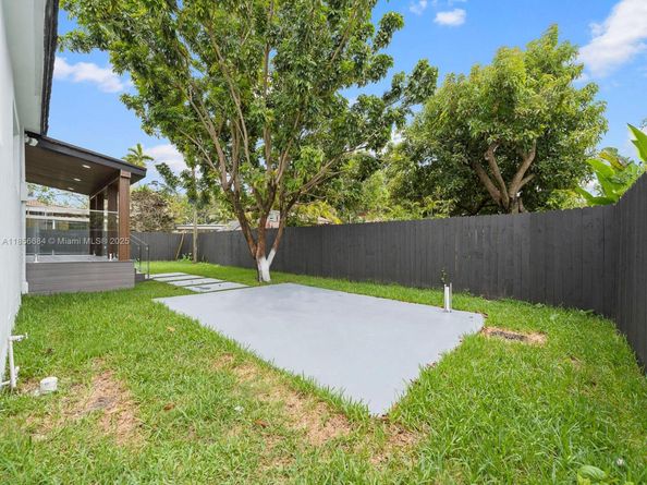 6820 SW 28th Ter, Miami FL 33155