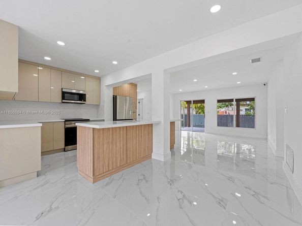 6820 SW 28th Ter, Miami FL 33155