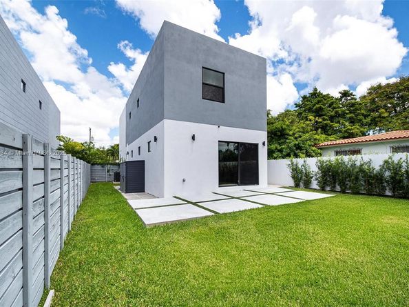 2320 SW 14th St, Miami FL 33145