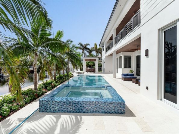 3740 NE 29th Ave, Lighthouse Point FL 33064