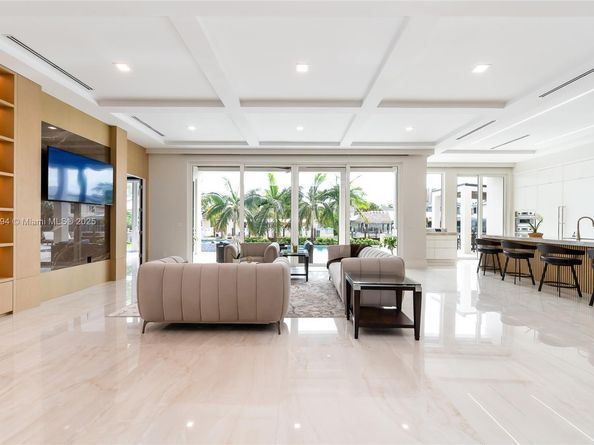 3740 NE 29th Ave, Lighthouse Point FL 33064