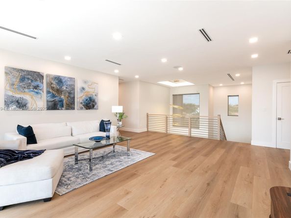 3740 NE 29th Ave, Lighthouse Point FL 33064