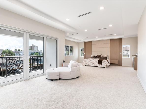 3740 NE 29th Ave, Lighthouse Point FL 33064