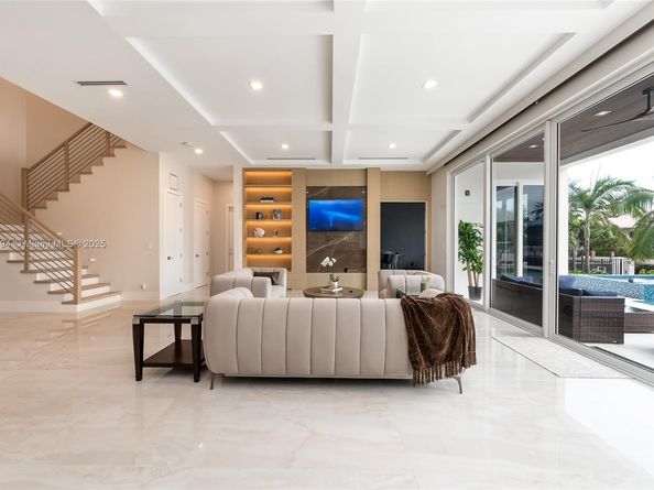 3740 NE 29th Ave, Lighthouse Point FL 33064