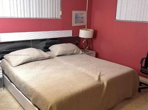 9720 S Hollybrook Lake Dr 101, Pembroke Pines FL 33025