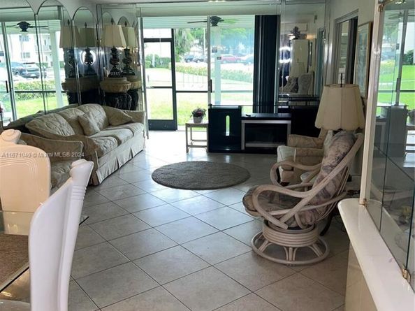 9720 S Hollybrook Lake Dr 101, Pembroke Pines FL 33025