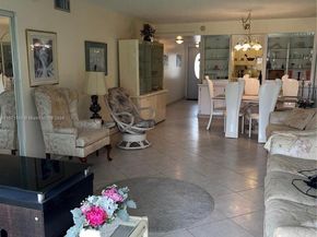 9720 S Hollybrook Lake Dr 101, Pembroke Pines FL 33025