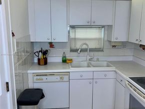 9720 S Hollybrook Lake Dr 101, Pembroke Pines FL 33025