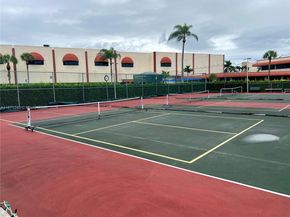 9720 S Hollybrook Lake Dr 101, Pembroke Pines FL 33025