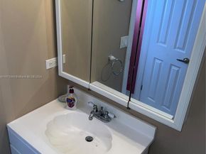 9720 S Hollybrook Lake Dr 101, Pembroke Pines FL 33025