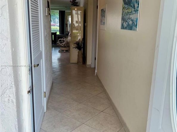9720 S Hollybrook Lake Dr 101, Pembroke Pines FL 33025