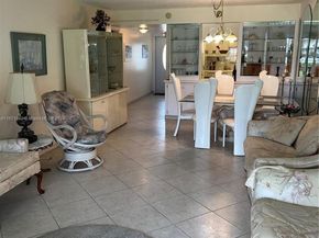 9720 S Hollybrook Lake Dr 101, Pembroke Pines FL 33025
