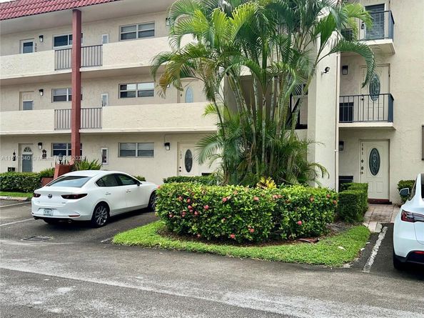 9720 S Hollybrook Lake Dr 101, Pembroke Pines FL 33025