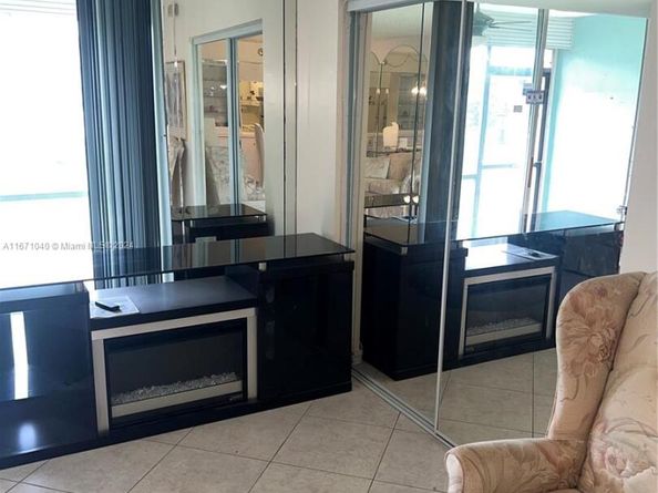 9720 S Hollybrook Lake Dr 101, Pembroke Pines FL 33025