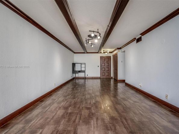 106 Lake Emerald Dr 210, Oakland Park FL 33309