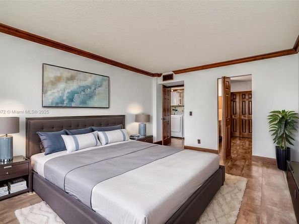 106 Lake Emerald Dr 210, Oakland Park FL 33309