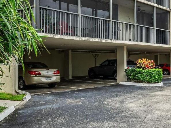 106 Lake Emerald Dr 210, Oakland Park FL 33309