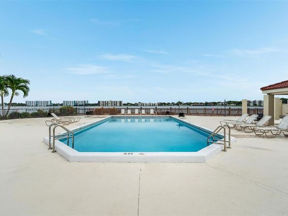106 Lake Emerald Dr 210, Oakland Park FL 33309