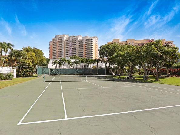 210 Sea View Dr 207, Key Biscayne FL 33149