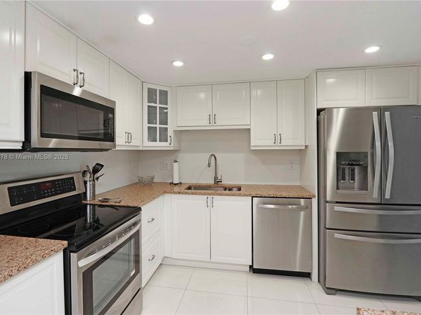 210 Sea View Dr 207, Key Biscayne FL 33149