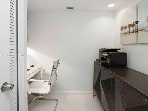 210 Sea View Dr 207, Key Biscayne FL 33149