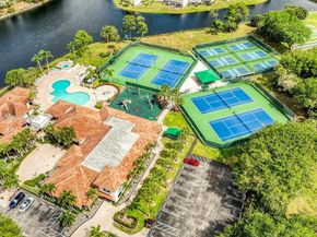 2540 Egret Lake Dr, Green Acres FL 33413
