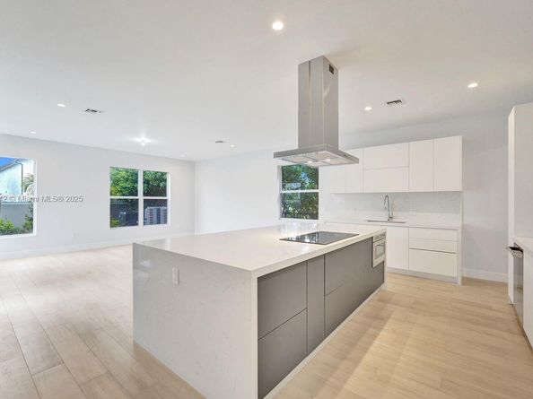 3527 Forest View Cir, Dania Beach FL 33312