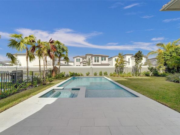3527 Forest View Cir, Dania Beach FL 33312
