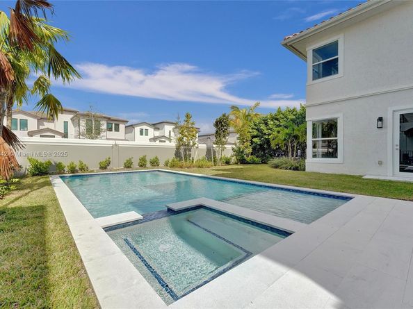 3527 Forest View Cir, Dania Beach FL 33312