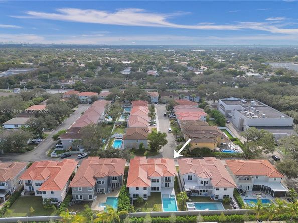 3527 Forest View Cir, Dania Beach FL 33312