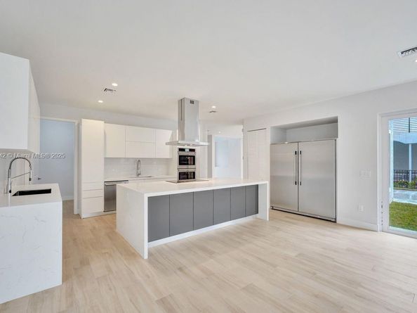 3527 Forest View Cir, Dania Beach FL 33312