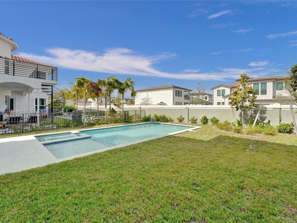 3527 Forest View Cir, Dania Beach FL 33312
