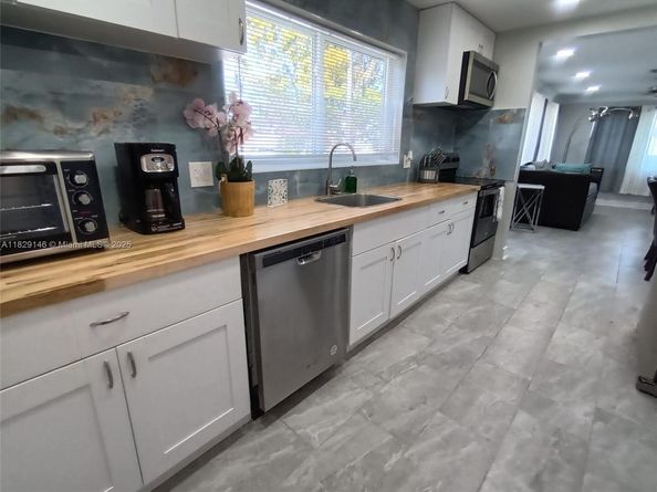 2242 Polk St, Hollywood FL 33020
