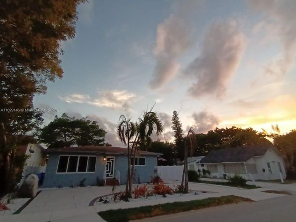 2242 Polk St, Hollywood FL 33020