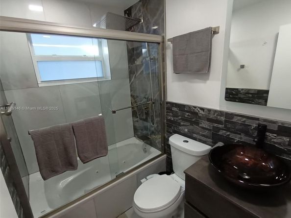 2242 Polk St, Hollywood FL 33020