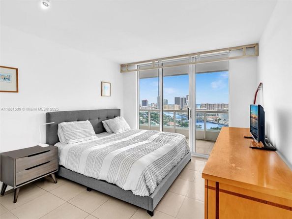 21205 Yacht Club Dr 2605, Aventura FL 33180