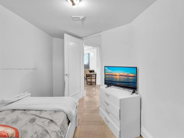 21205 Yacht Club Dr 2605, Aventura FL 33180