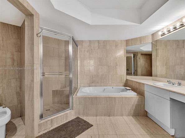21205 Yacht Club Dr 2605, Aventura FL 33180