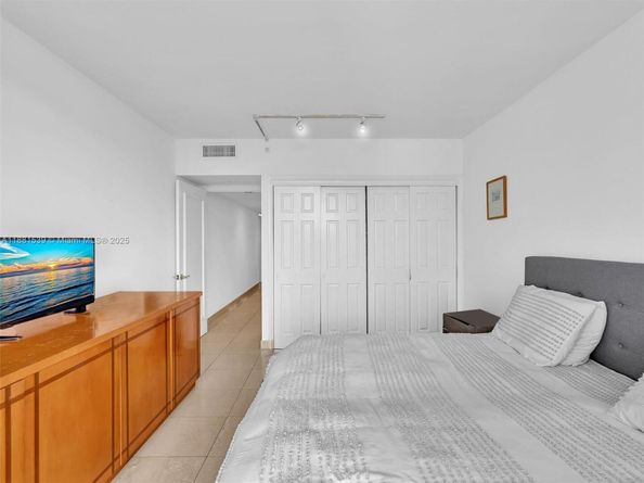 21205 Yacht Club Dr 2605, Aventura FL 33180