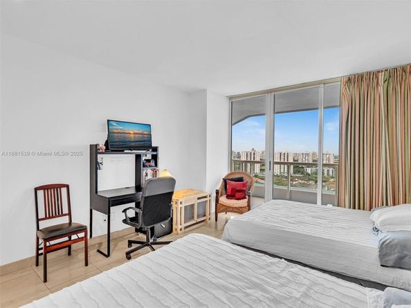 21205 Yacht Club Dr 2605, Aventura FL 33180