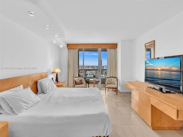 21205 Yacht Club Dr 2605, Aventura FL 33180